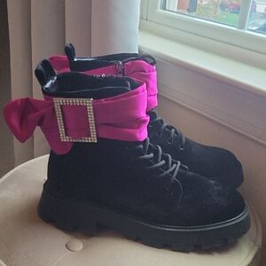 Betsey Johnson Dozer Boot Pink Satin Blk Velvet 9.5